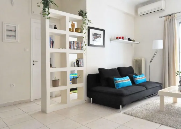 Courtyard Apt - Central Athens